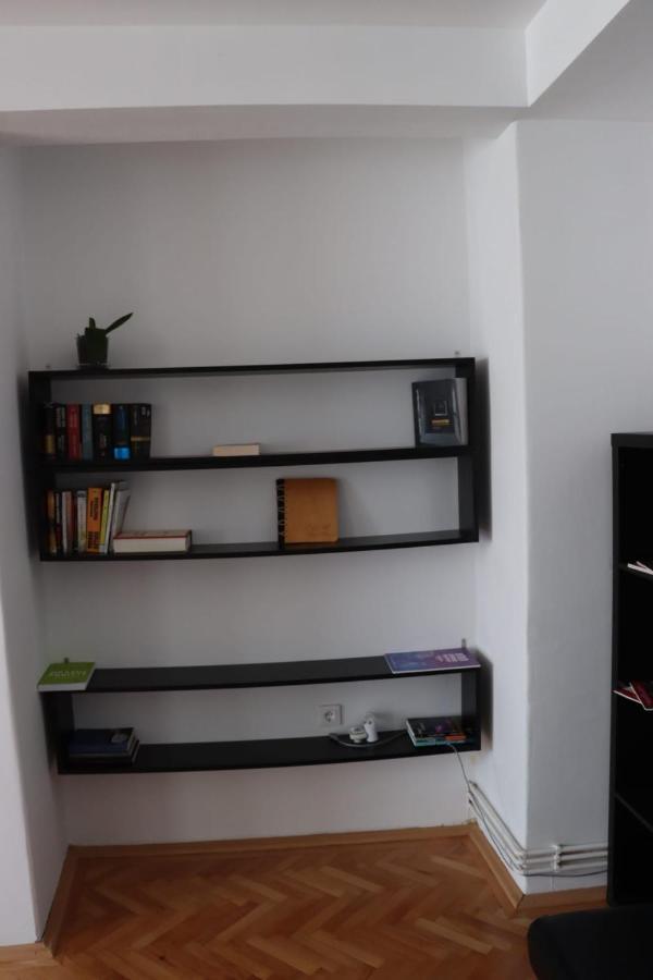 Central Apartment Targu-Mures Bagian luar foto