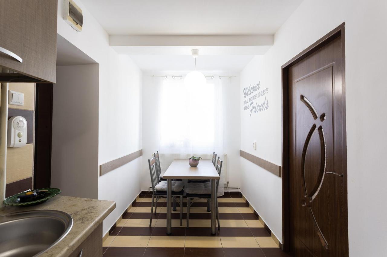 Central Apartment Targu-Mures Bagian luar foto