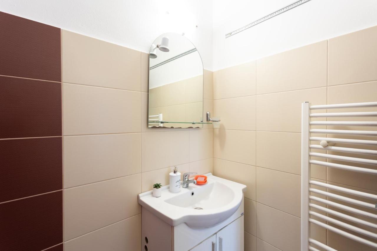 Central Apartment Targu-Mures Bagian luar foto