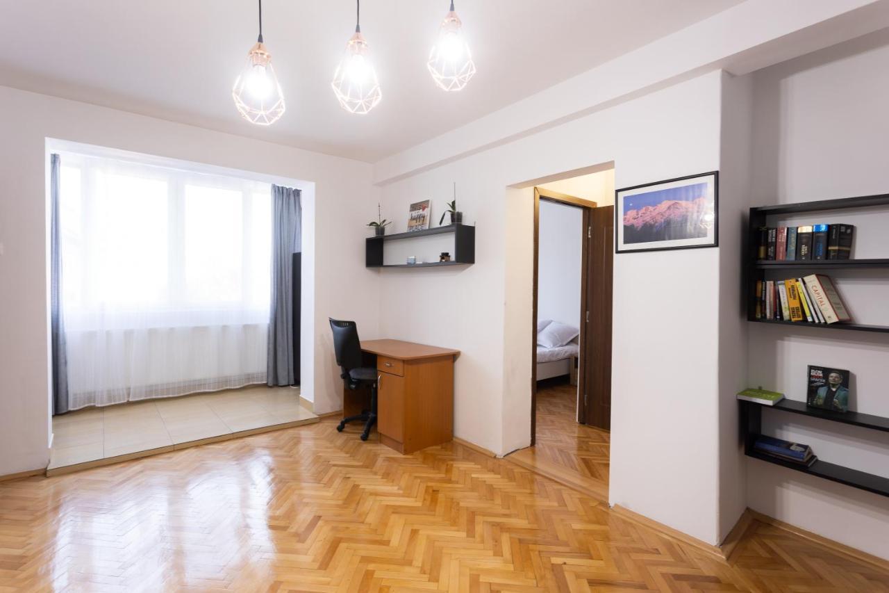 Central Apartment Targu-Mures Bagian luar foto