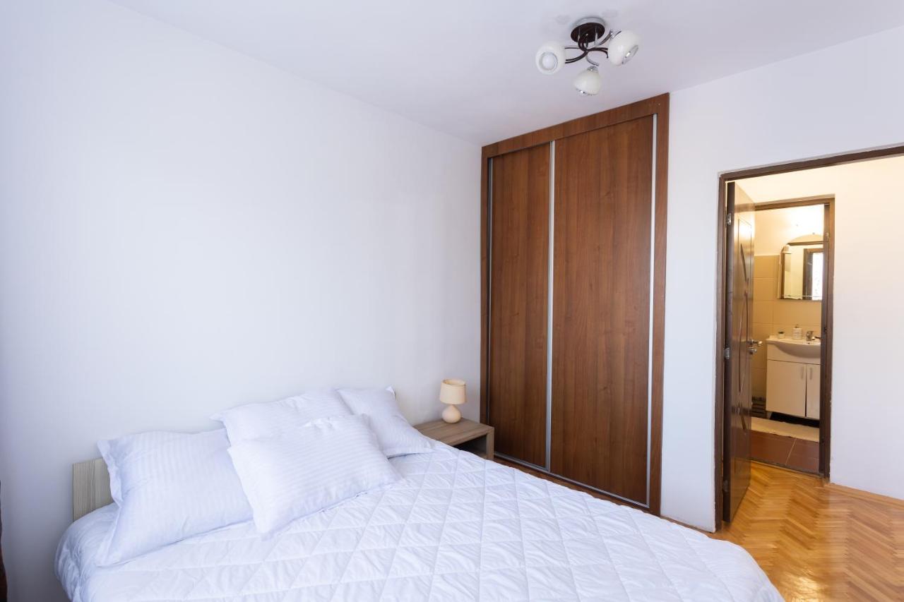 Central Apartment Targu-Mures Bagian luar foto