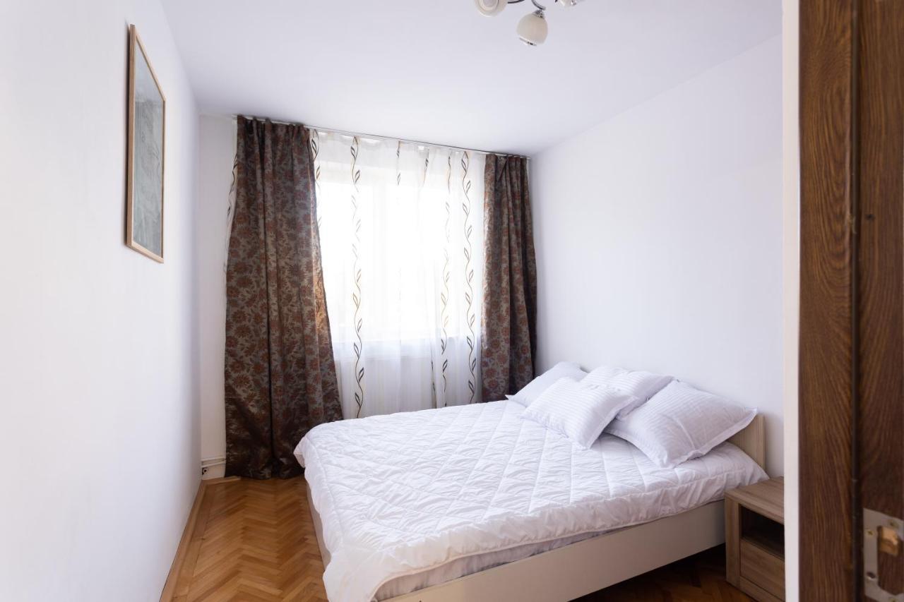 Central Apartment Targu-Mures Bagian luar foto
